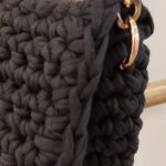 Sac pochette chaîne gris anthracite rabat droit fait main confectionné au crochet