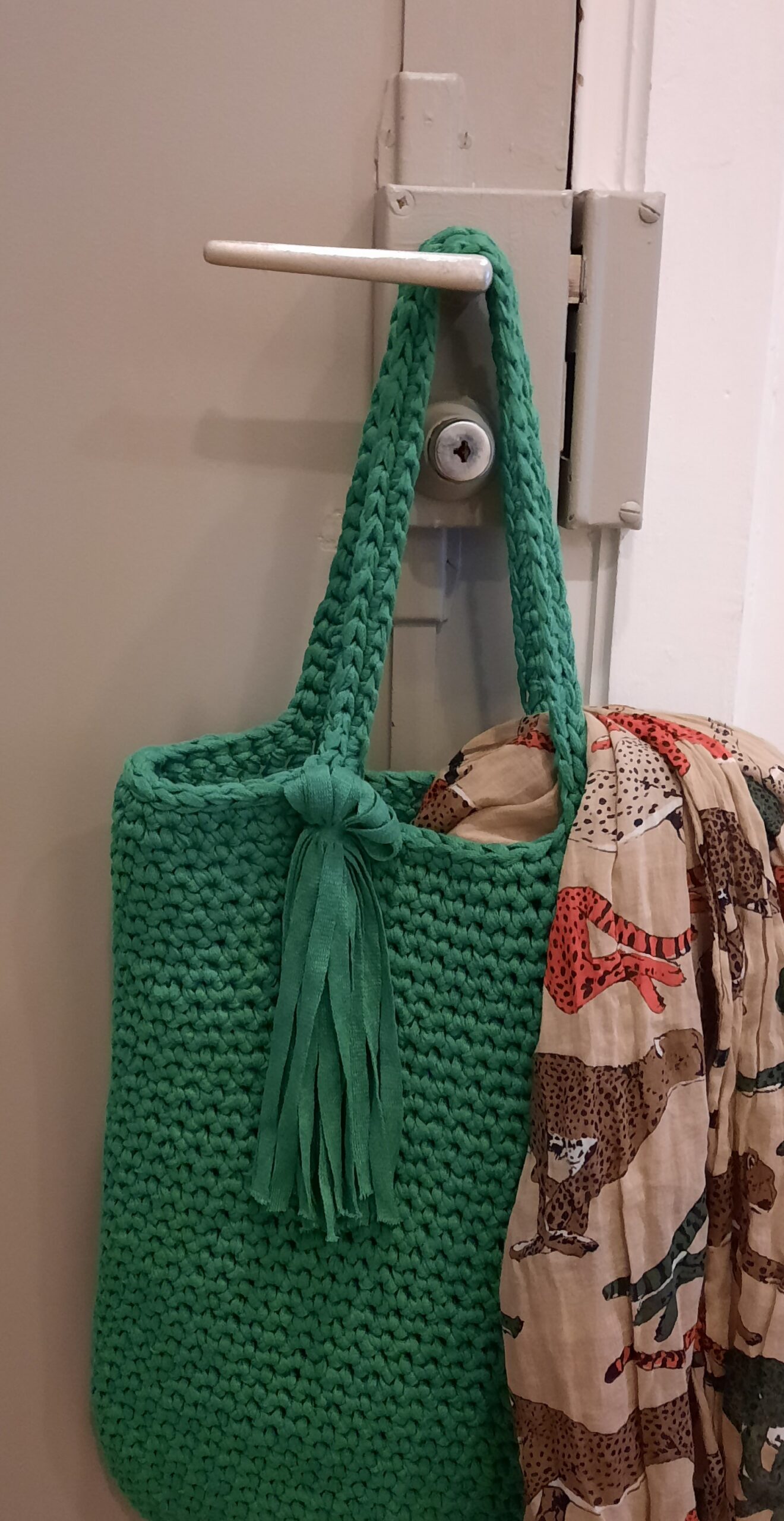 Sac tote bag gris clair fait main confectionné au crochet
