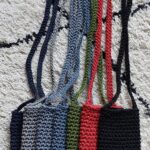 Pochette téléphone bandoulière noire lurex argenté fait main confectionné au crochet