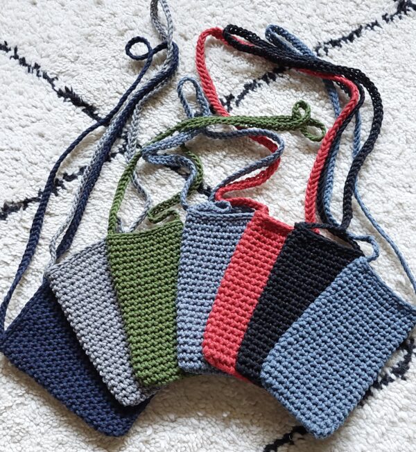 Pochette téléphone bandoulière noire lurex argenté fait main confectionné au crochet