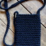 Pochette téléphone bandoulière noire lurex argenté fait main confectionné au crochet