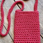Pochette téléphone rouge fait main confectionné au crochet