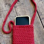 Pochette téléphone rouge fait main confectionné au crochet