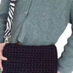 Sac besace noir avec sangle réglable motif zèbre fait main confectionné au crochet