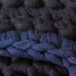 Sac pochette noir/liseré bleu marine rabat avec languette fait main confectionné au crochet