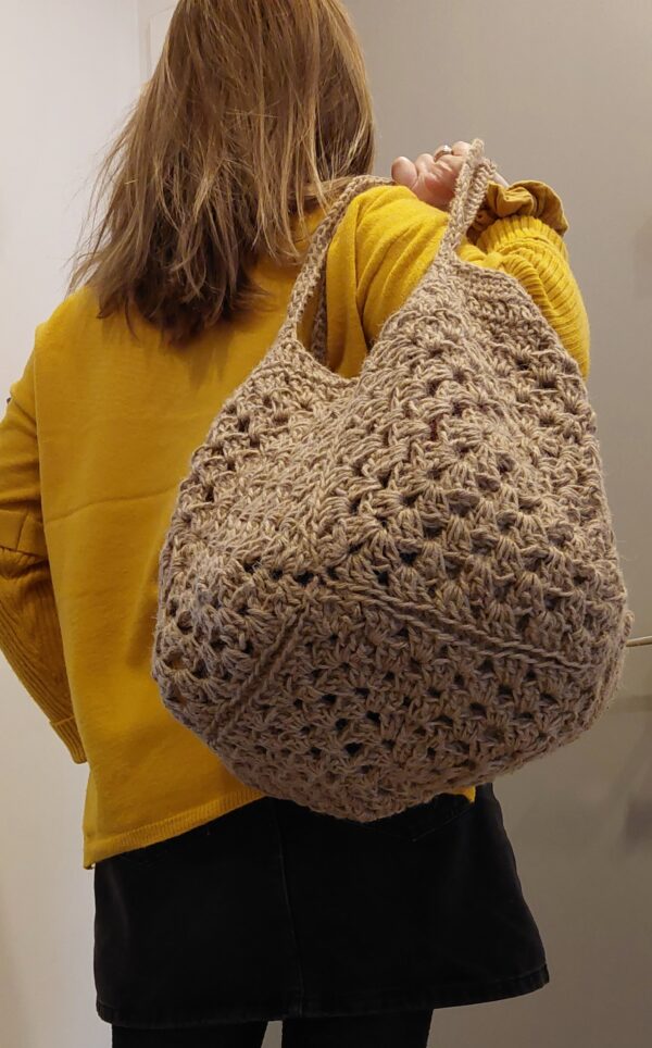 Très grand sac cabas “granny square” en ficelle de jute fait main confectionné au crochet